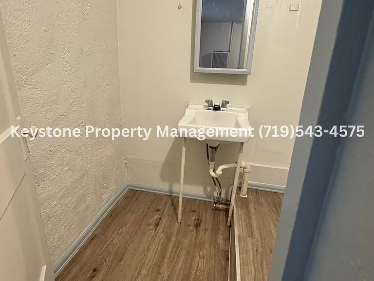 300 E 3rd St #8-1/2 — Photo 6