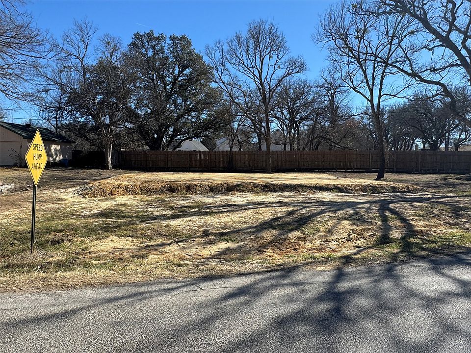 1st image of 407 Shady Grove Dr