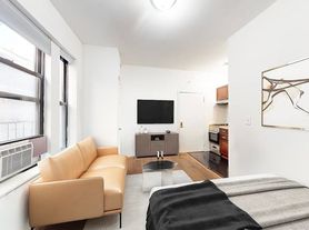 341 W 45th St