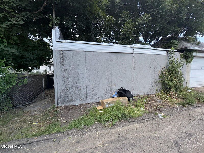 5th image of 754 3rd Avenue