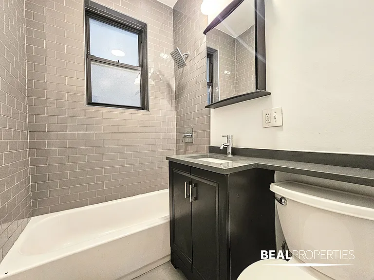 4546 North Damen — Photo 6
