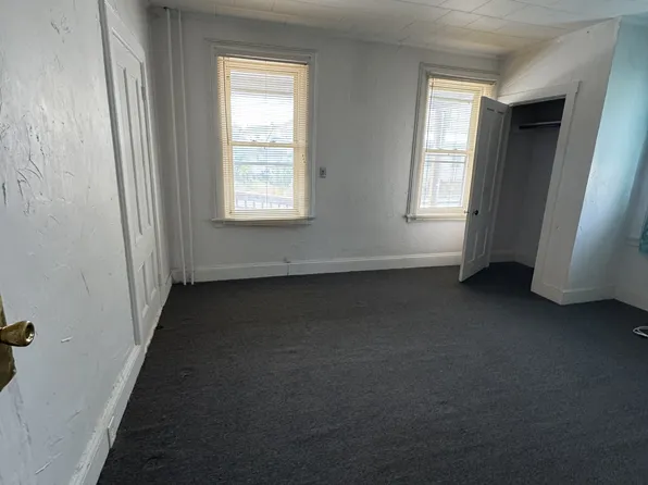 56 E Walnut St APT 1, Taunton, MA 02780
