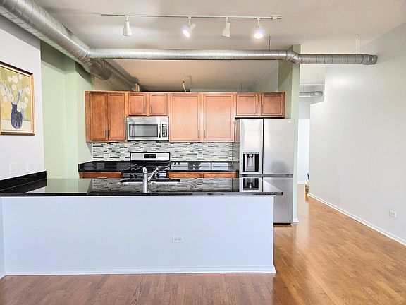 3rd image of 2323 W Pershing Rd APT 616