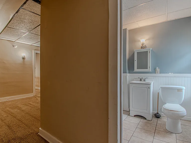 1027 Woodlawn St #1027 — Photo 8