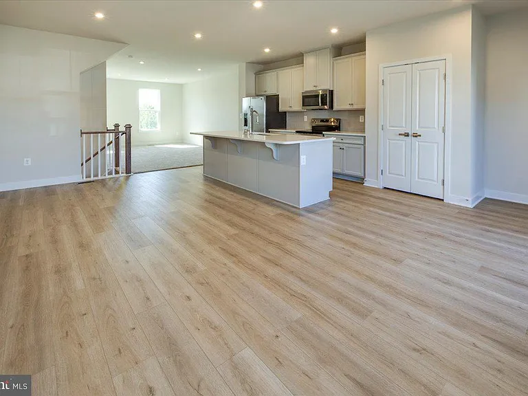 9390 Tanfield Dr — Photo 14