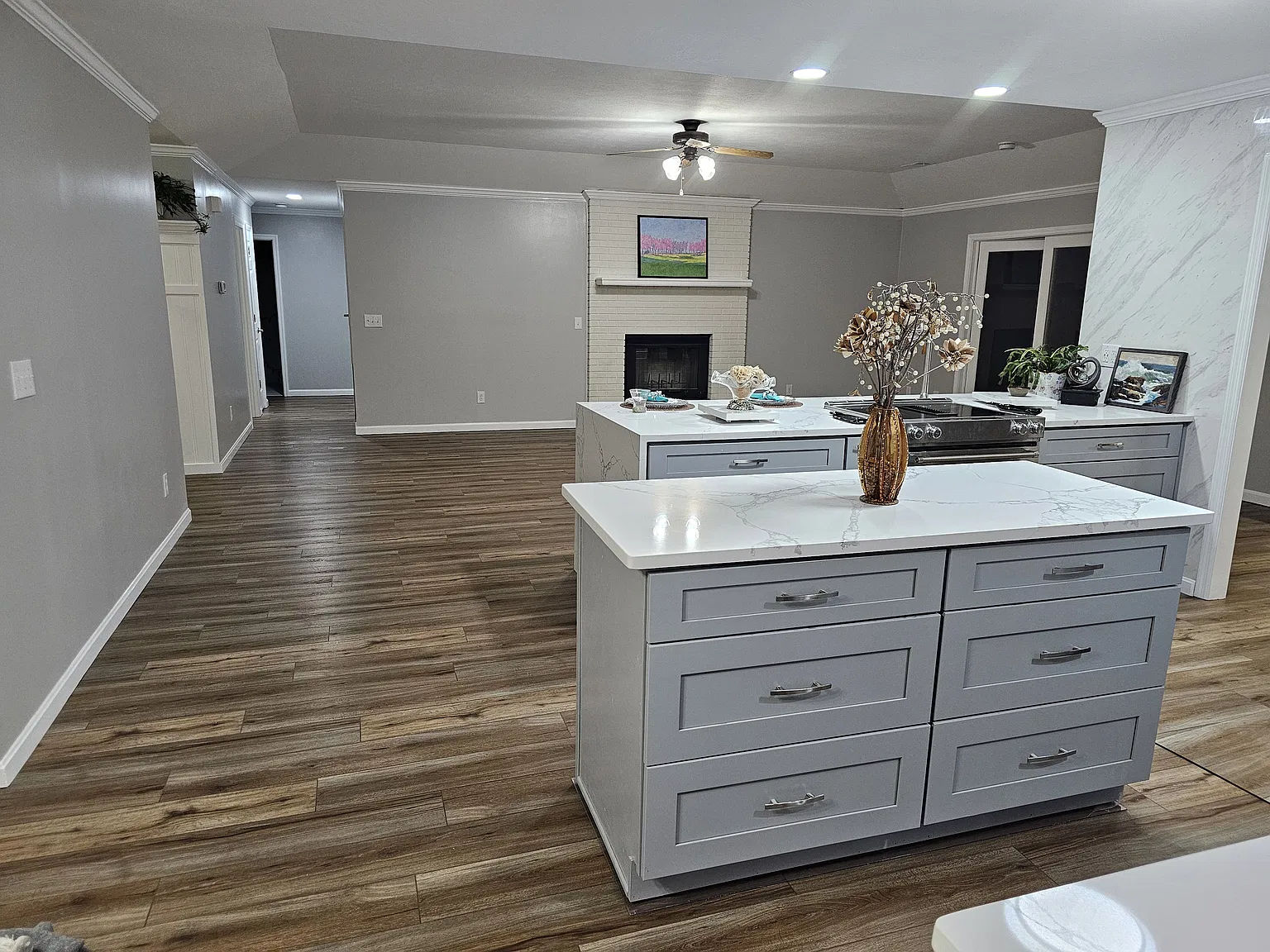 4 bed, 2300 sqft, $2,600 — Photo 2