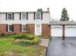 842 Bridle Ln, Webster, NY 14580