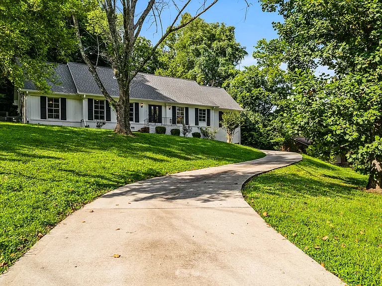 6616 Valley Dr — Photo 4