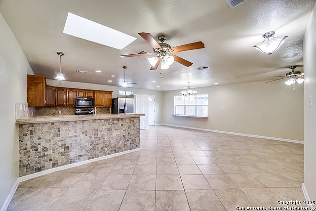 3 bed, 2.5 bath, 2000 sqft, $1,900 — Photo 1