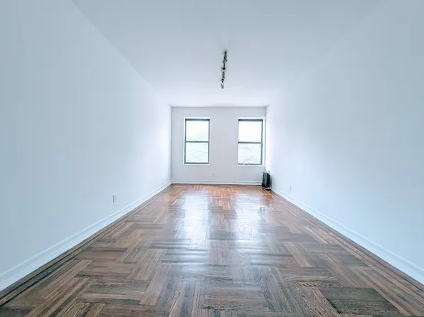 436 Eastern Parkway image 2 of 12