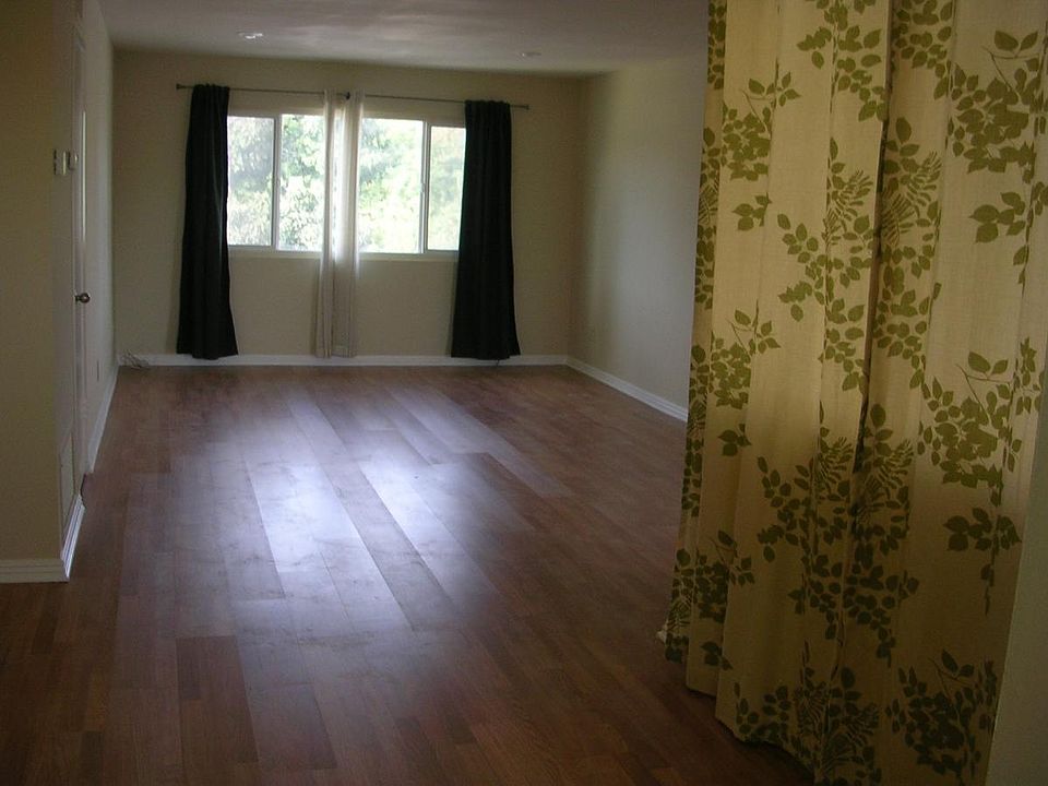 living room/entry