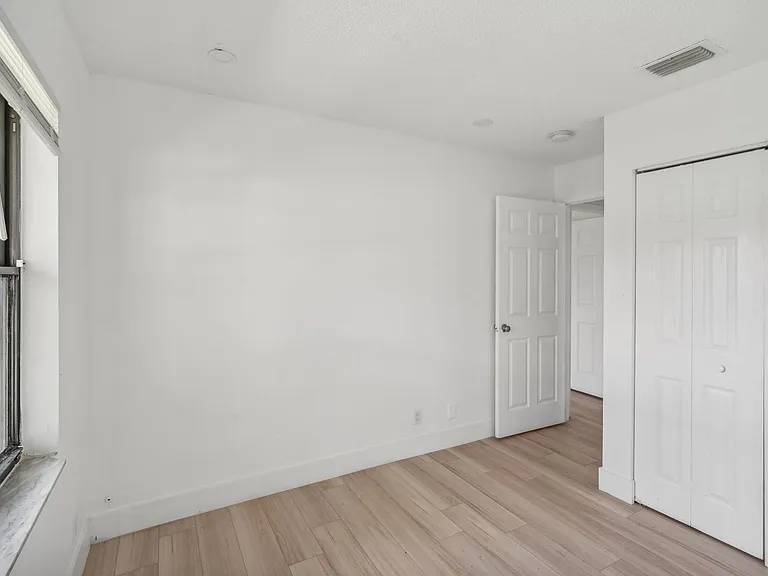 Fall Ridge Apartments — Photo 20