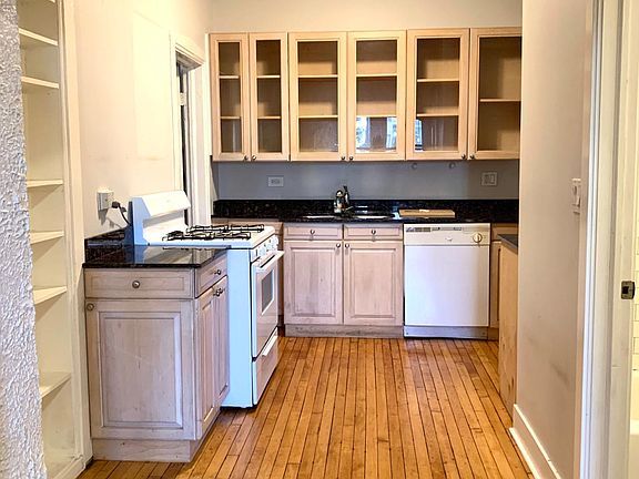 4th image of 2525 N Wayne Ave #1F