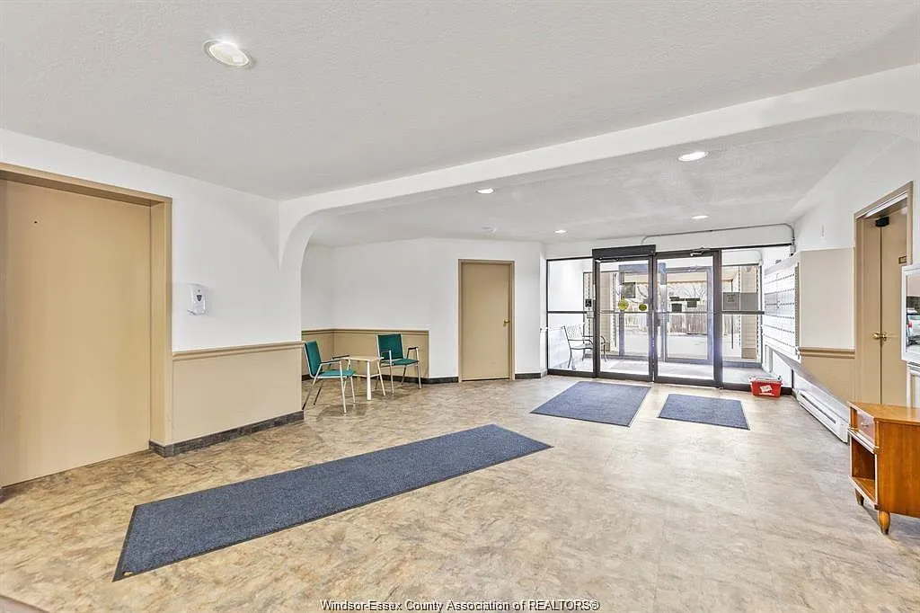 2 bed, 2.0 bath, 835 sqft, $1,880 — Photo 2