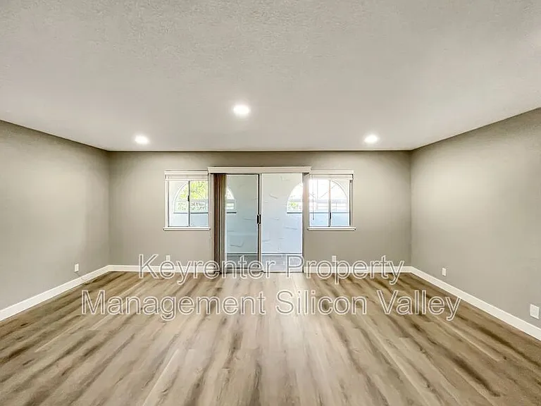 1806 Blackmore Ct — Photo 27