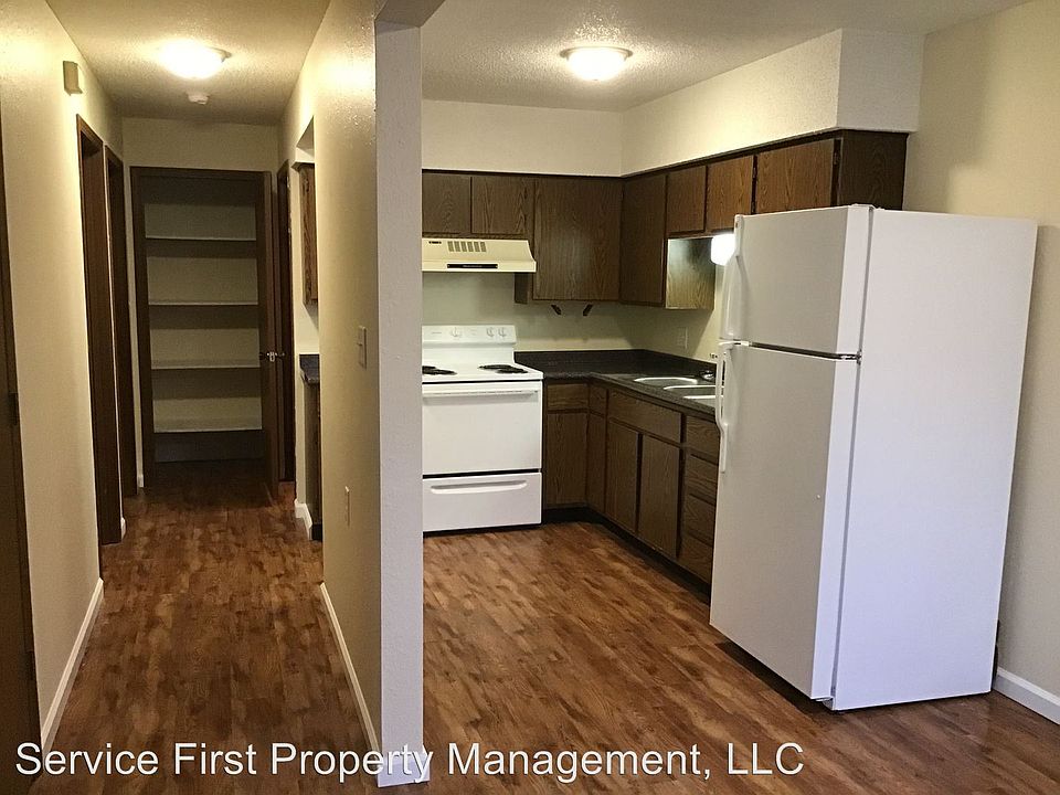 Hillcrest Village Apartments 404 Hillcrest Dr Windsor MO Zillow