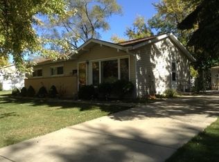 15 W Green Meadows Blvd, Streamwood, IL 60107