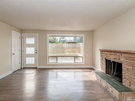 4th image of 5303 190th St SW