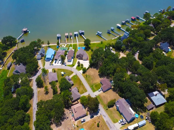 307 Coral Reef St, Gun Barrel City, TX 75156