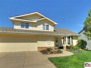 8120 Howell St, Omaha, NE 68122
