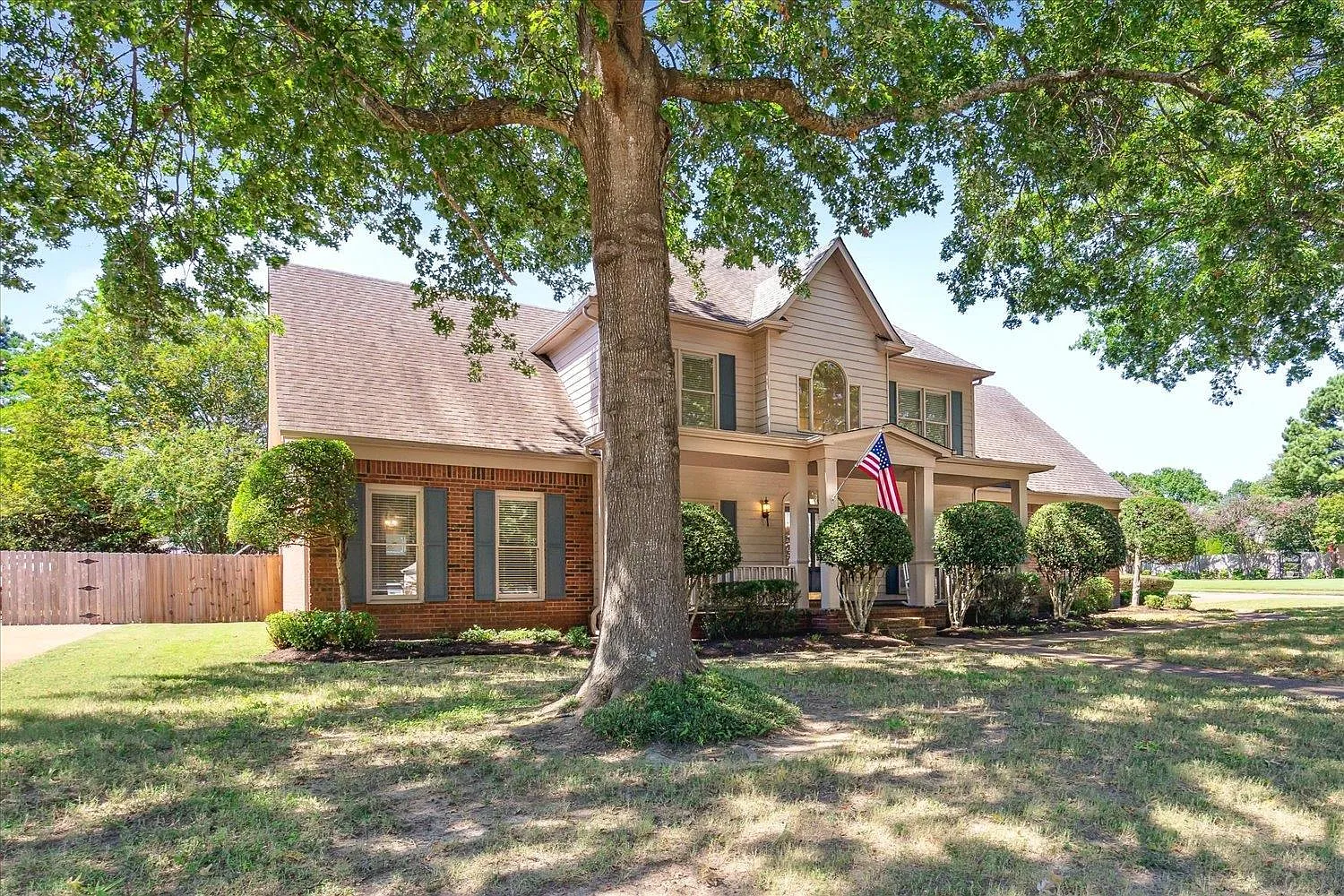 4 bed, 3.5 bath, 3608 sqft, $3,500 — Photo 3