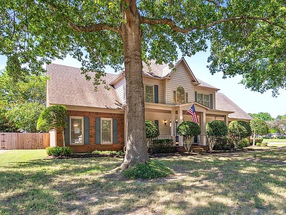 3rd image of 739 Evans View Ln
