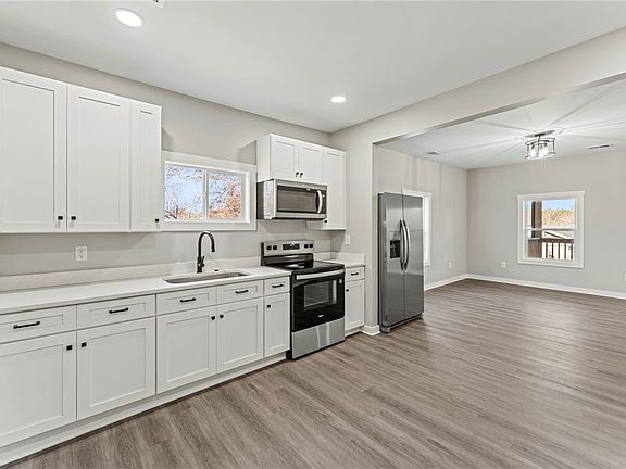 4th image of 8 Powell St