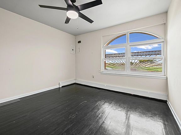 4th image of 124 Beach 27 St #1