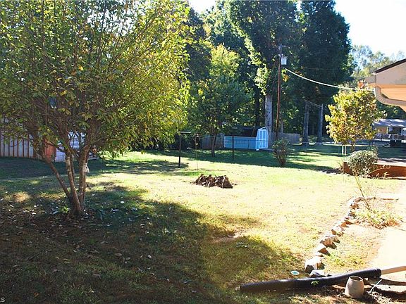 3rd image of 124 Carolina Dr