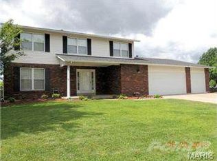 2001 Creekpoint Dr, Saint Peters, MO