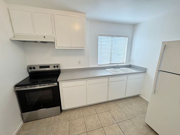 5th image of 65-67 S Santa Cruz St #65B