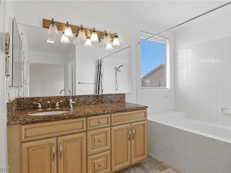 4727 Beaconsfield St — Photo 32