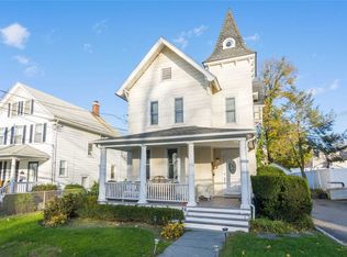 76 Green St, Huntington, NY 11743