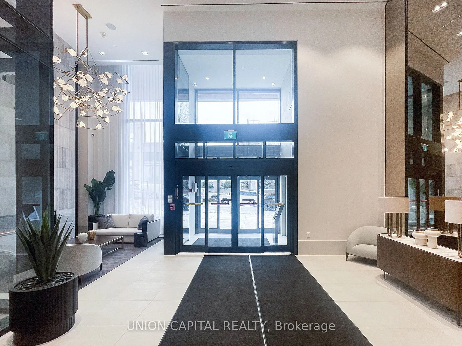 2020 Bathurst St — Photo 2