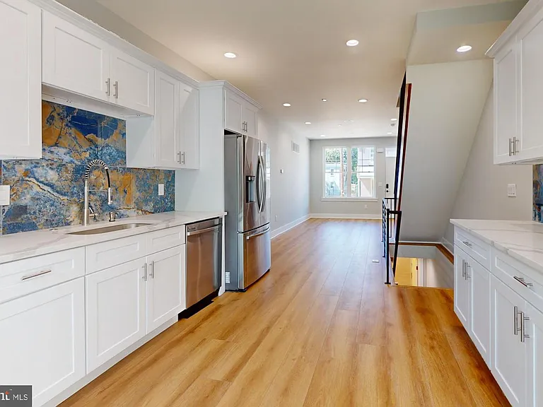 511 N Paxon St — Photo 2