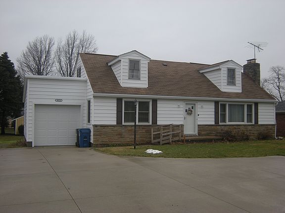 New driveway w/ turnaround & garage 2011