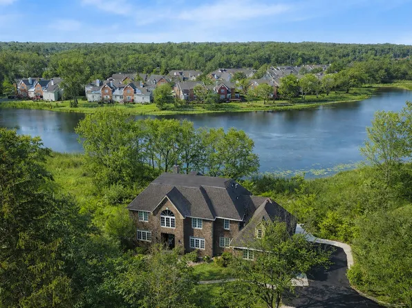 1481 W Winnetka St, Palatine, IL 60067