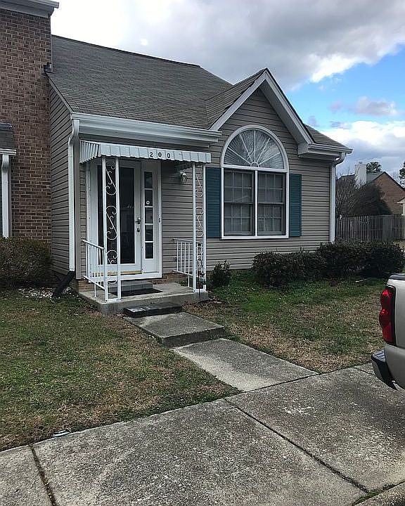 1st image of 200 Crestwood Ct
