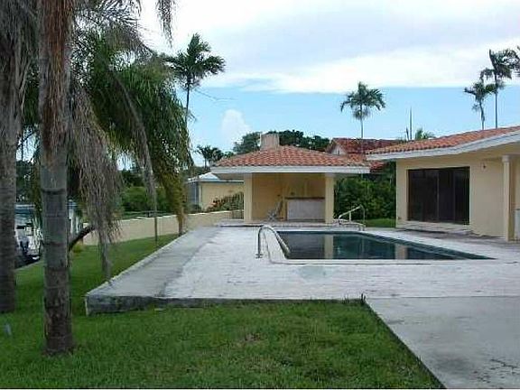 3rd image of 4007 University Dr
