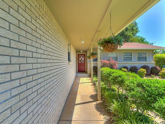 3rd image of 165 Granada Dr