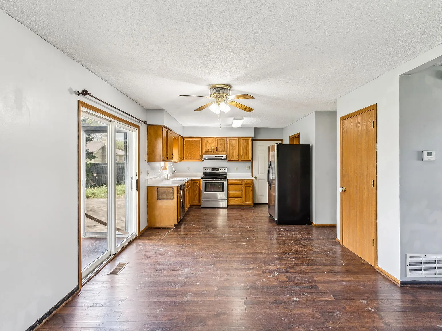 3 bed, 1440 sqft, $2,050 — Photo 4