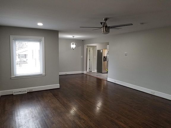 Living room/dining area