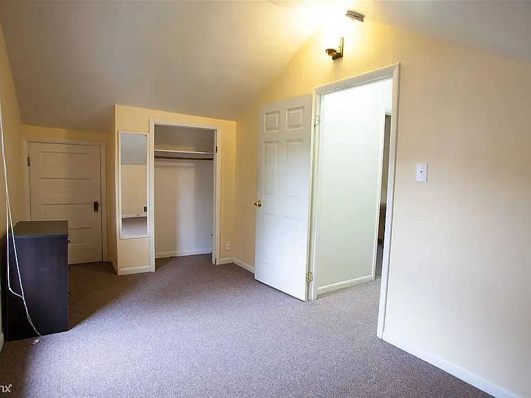 910 Dewey Ave — Photo 7