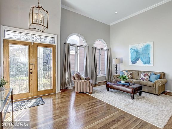 3rd image of 10328 Thornbush Ln