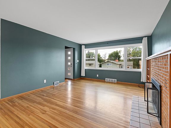 4th image of 2028 Stirling St