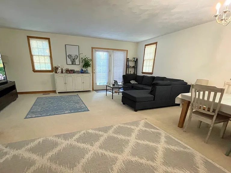 1052 Chestnut St — Photo 2