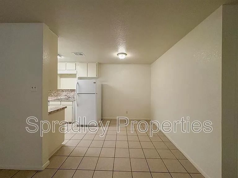 406C N Loop Dr #121 — Photo 3