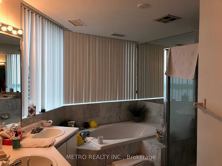 10 Yonge St #3412 — Photo 10