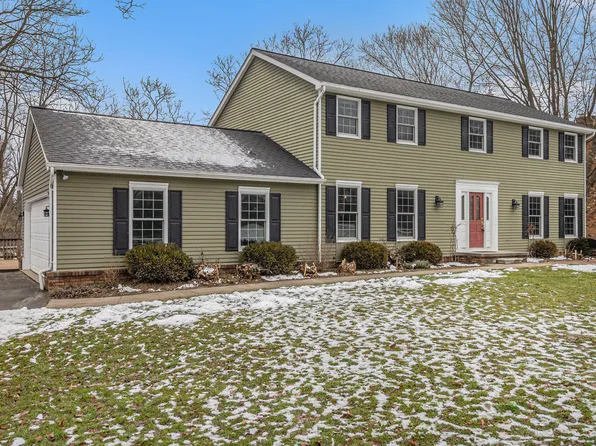 6115 Oak Valley Rd, Whitmore Lake, MI 48189