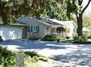 N5868 Hargraves Rd, Burlington, WI 53105